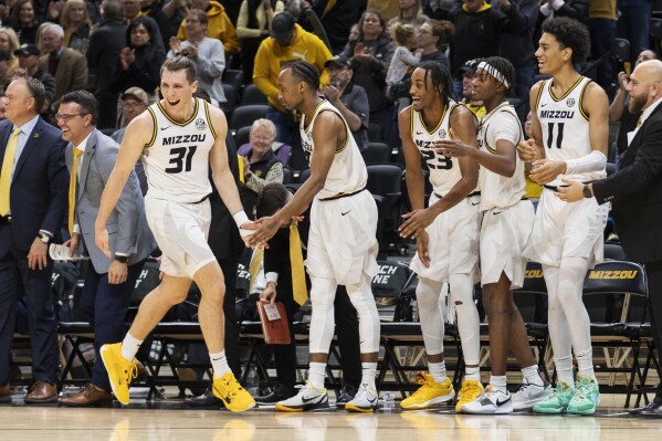 East Honor help Missouri hold off Wichita State 82 72 AP News
